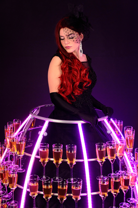 Robe à champagne tenue noire avec eclairage LED rose - Sur Mesure Spectacles