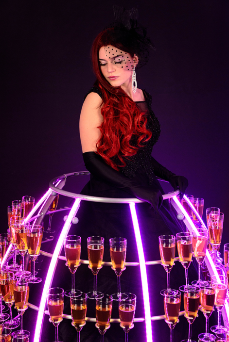 Robe a champagne – Tenue noire avec eclairage LED rose Robe à champagne tenue noire avec eclairage LED rose - Sur Mesure Spectacles
