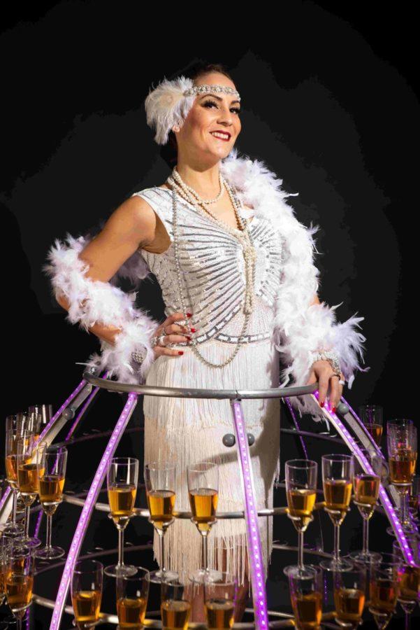 Robe à champagne tenue Gatsby blanche et argent - Sur Mesure Spectacles