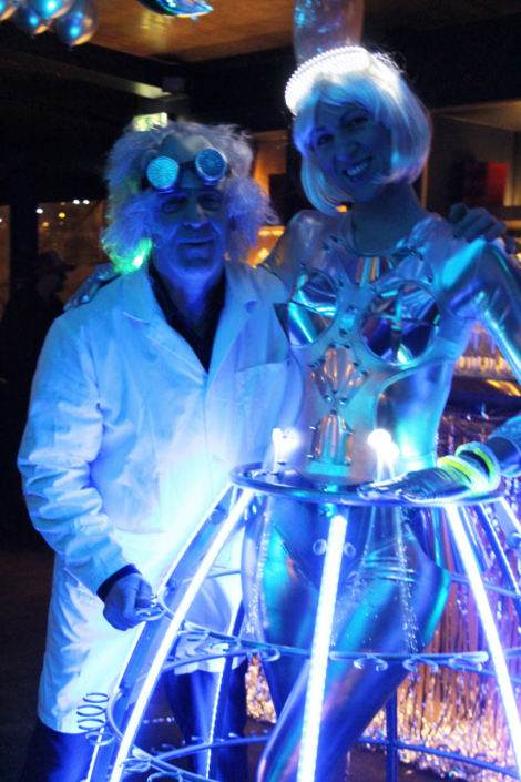 Robe à champagne futuriste avec le professeur Brown - Agence Butterfly